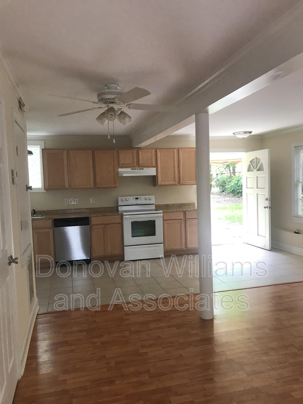 Charlotte House: 1529  Thomas ave - C