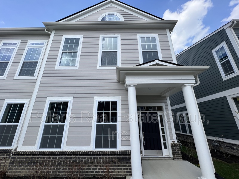 Carmel House: 561 Steinbeck Pl