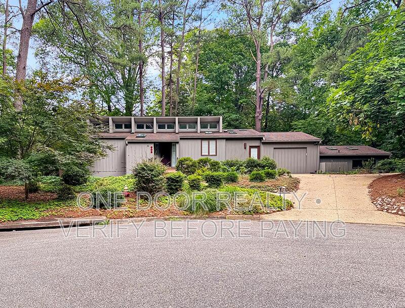 Williamsburg House: 609 Indian Springs Court