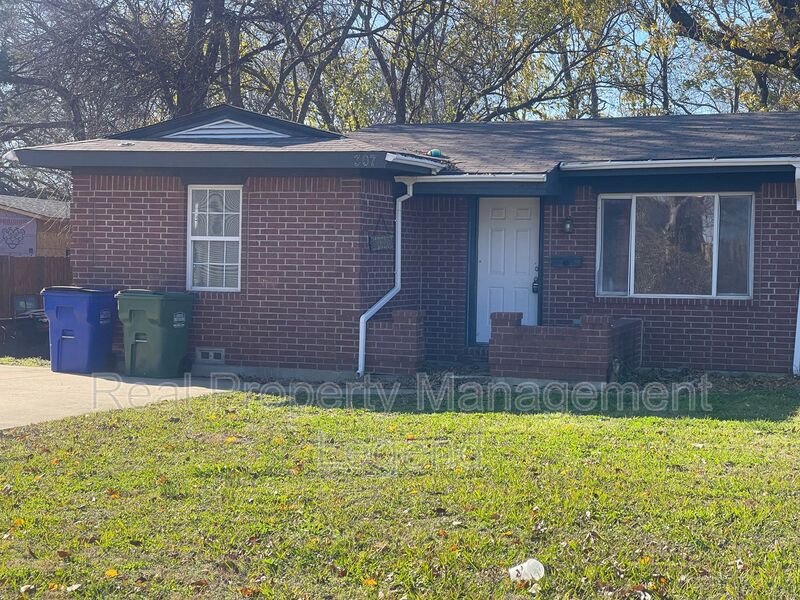 Whitesboro House: 307 Depot St.
