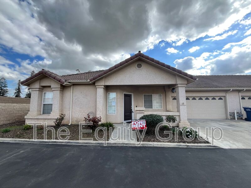 Tulare House: 2421 Capitol Ct