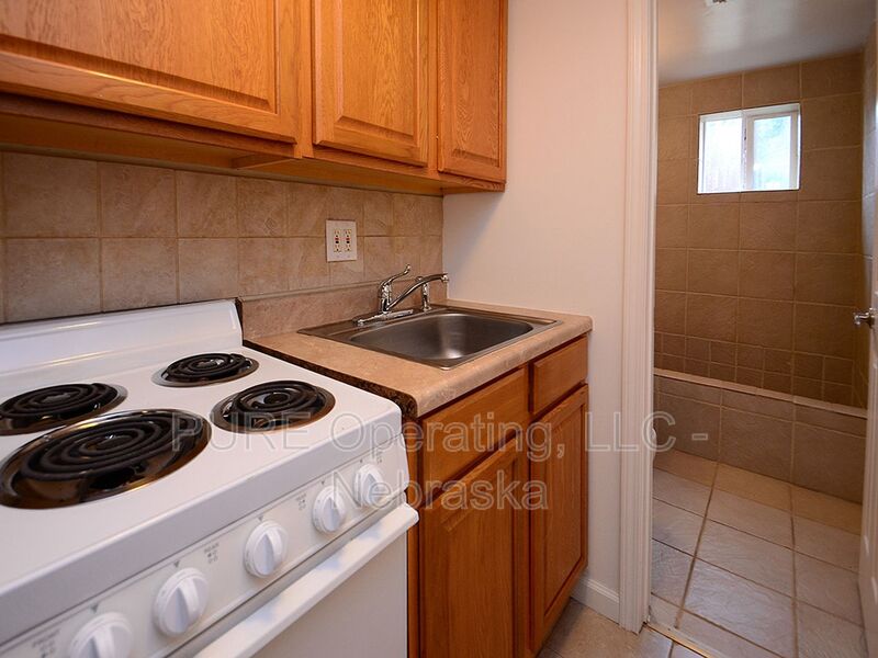 Omaha House: 612 N 46 St