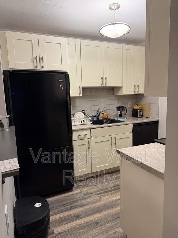 Kelowna Condo: 204-3180 De Montreuil Crt