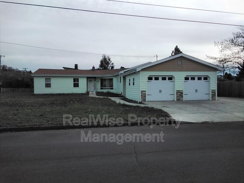 Roseburg House: 2347 Cannon Ave