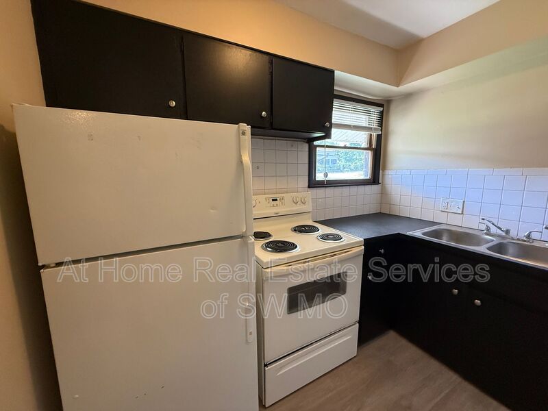 Springfield Condo: 1434 W State St
