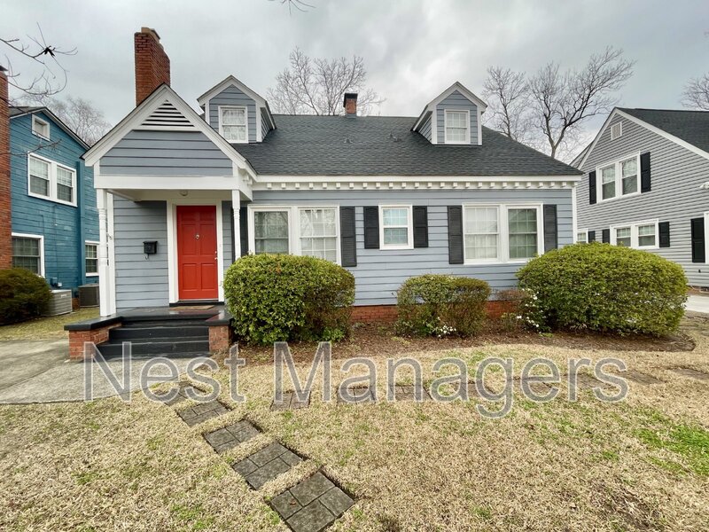 Fayetteville House: 1312 Summitt Avenue