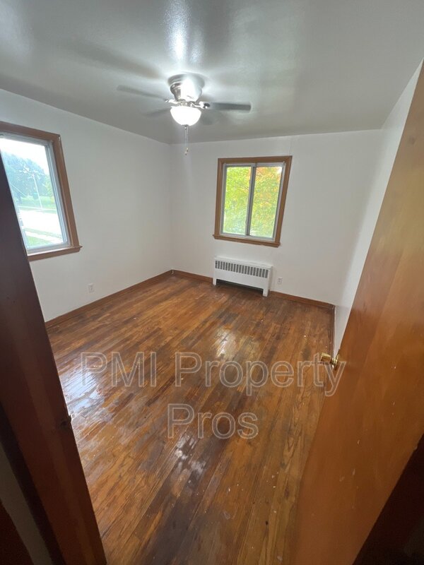 Milwaukee Condo: 1981 W Villard Ave