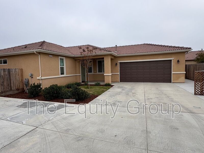 Visalia House: 4526 West Flagstaff Ave