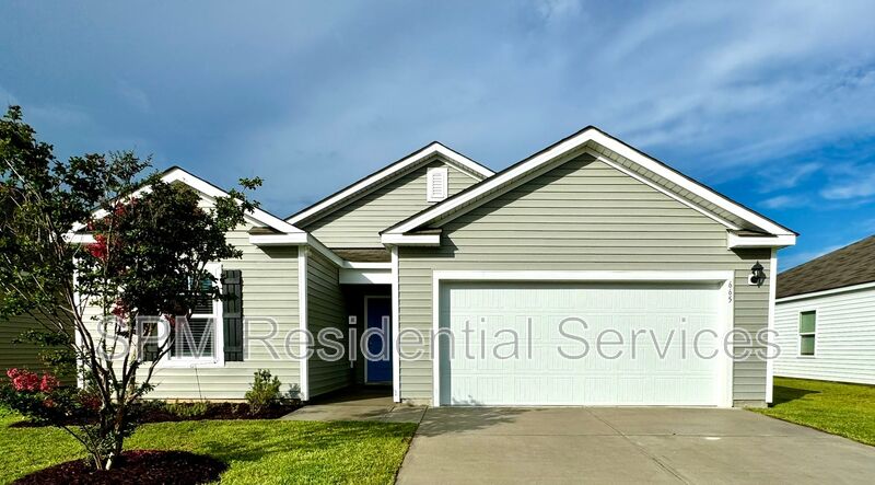 Leland House: 665 Chester Way NE