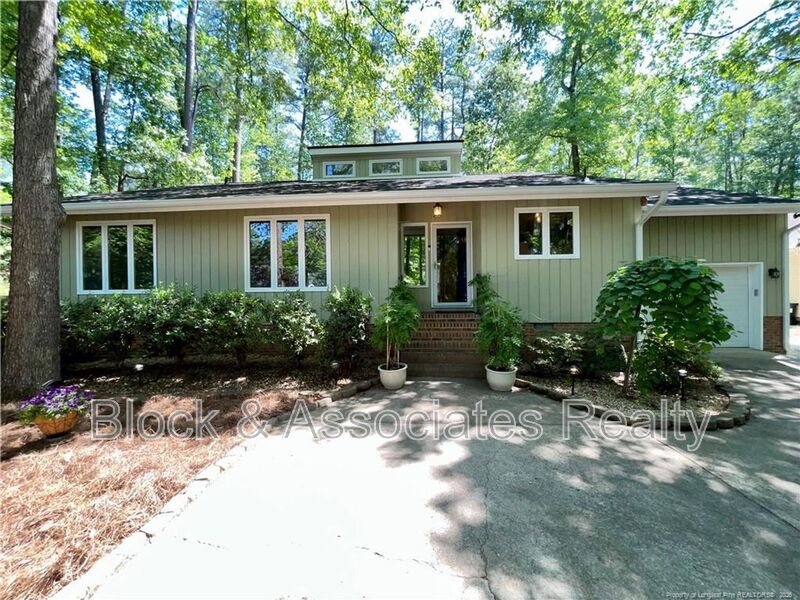 Sanford House: 1710 Chateau Circle
