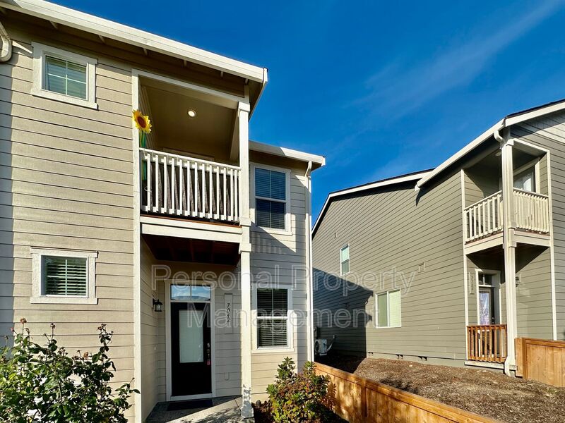 Vancouver Townhome: 7042 NE 155th Pl