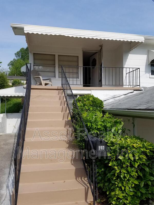 Oak Ridge House: 102 Wainwright
