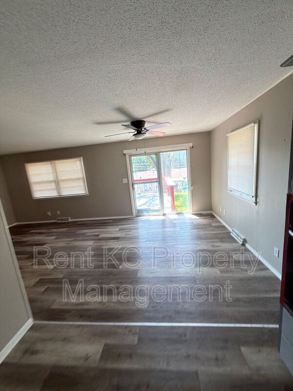 Kansas City House: 8706 NE Boone Street