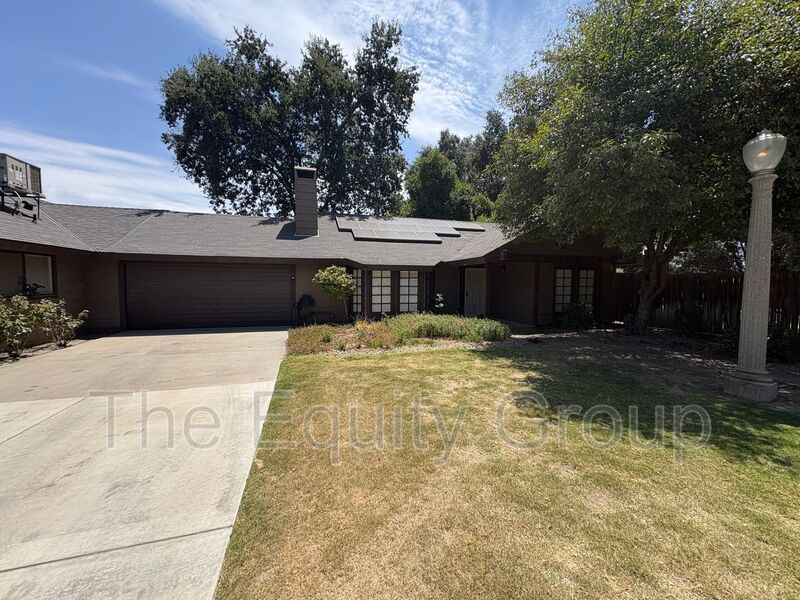 Visalia House: 4017 West Hillsdale Ct