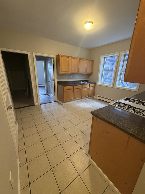 Hartford Condo: 270 Sigourney Street - 2S