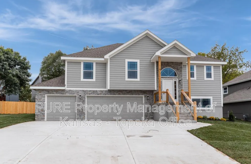 Shawnee House: 4766 LakeCrest Dr