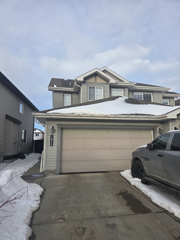 Edmonton House: 1571 Rutherford Rd SW