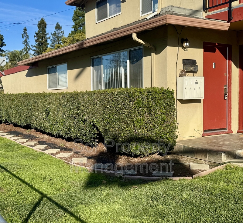 Campbell Condo: 1053 West Hamilton Avenue - 1