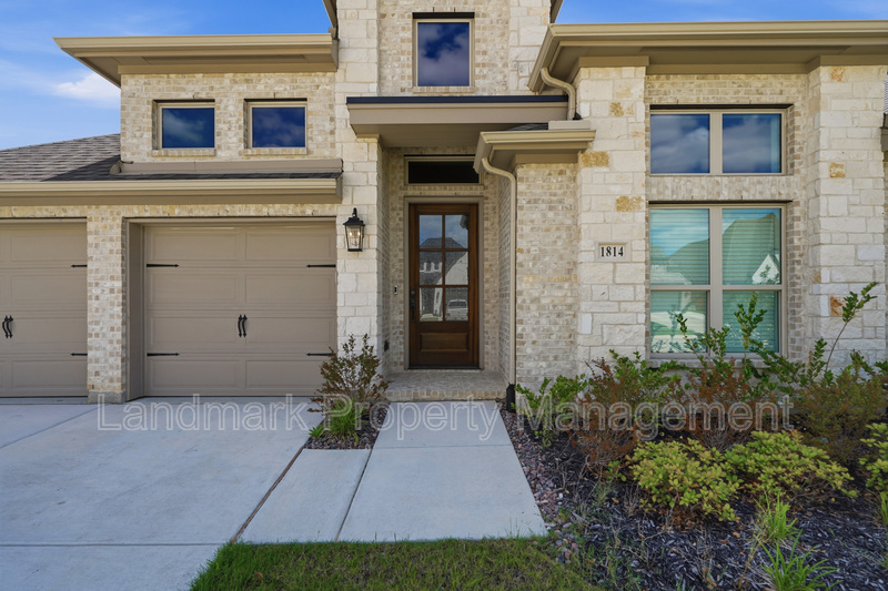 Mansfield House: 1814 Buckeye Lane
