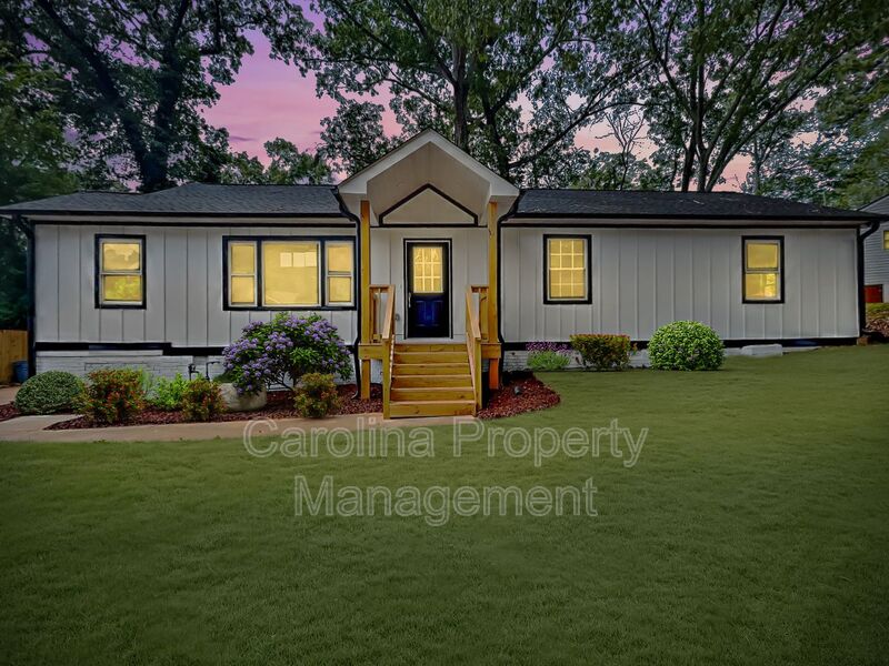 Charlotte House: 2633 Brentwood Pl