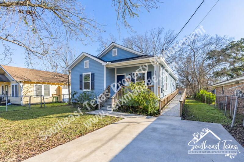 Beaumont House: 3670 Saint Helena Street