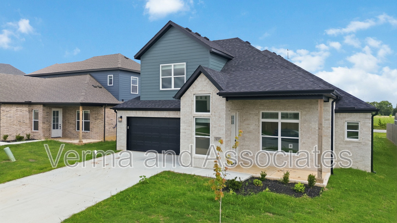 Centerton House: 970 Trestle Ln