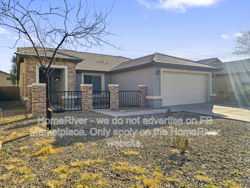 Buckeye House: 25865 W Hilton Ave