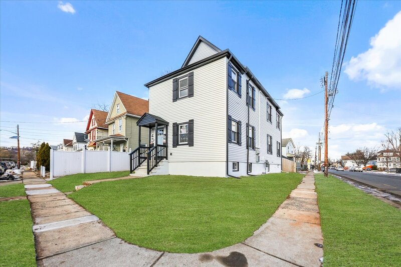 Plainfield Condo: 143 Johnston Ave