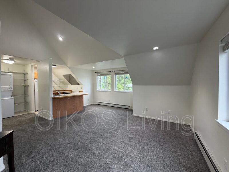Anchorage House: 2323 E 68th Ave