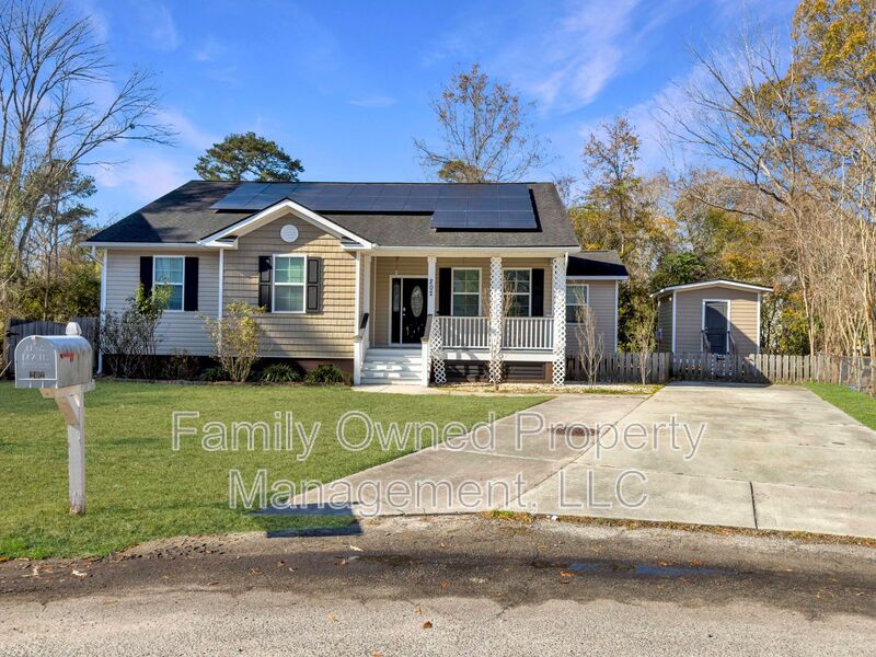 Ladson House: 202 Ibis Drive