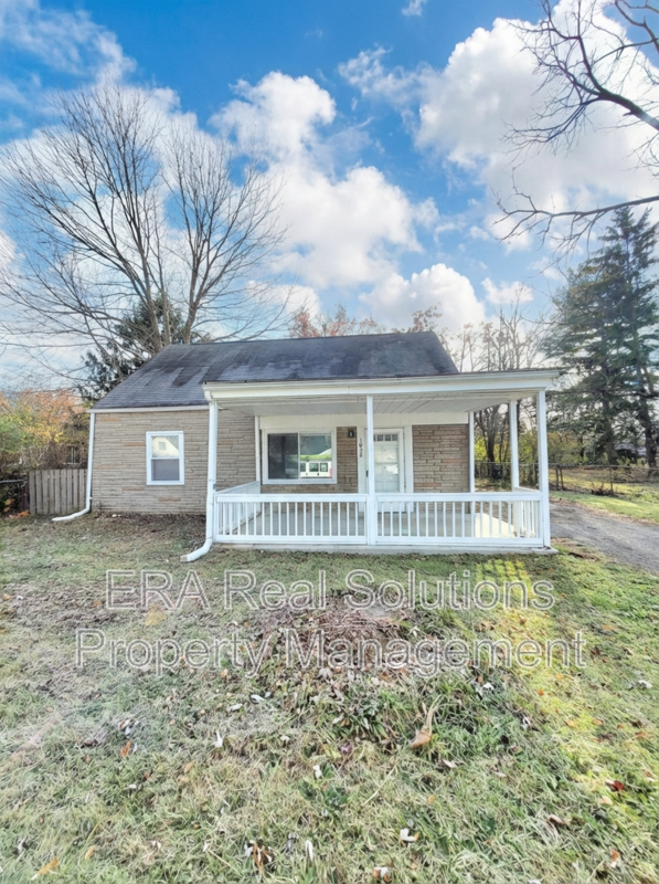 Columbus House: 1028 E Dimson Dr