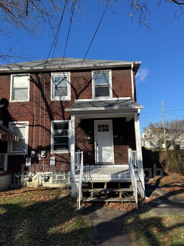 Clairton House: 601 Farnsworth Ave