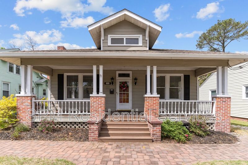 Wilmington House: 205 Kenwood Avenue