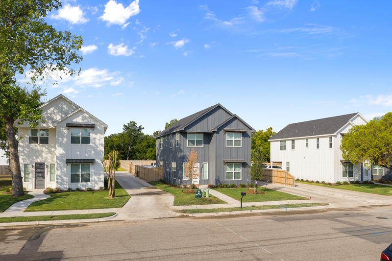 Waco House: 2310 South 4th Street - 1