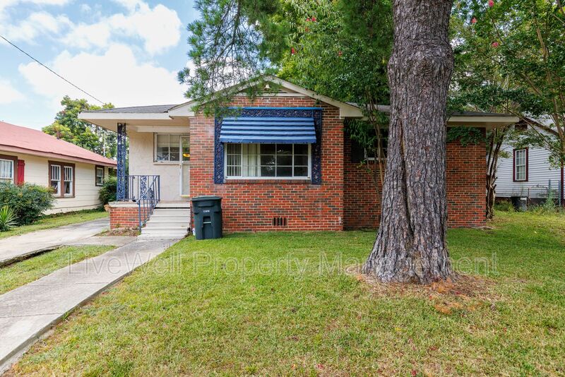 Tarrant House: 4329 Harmon St