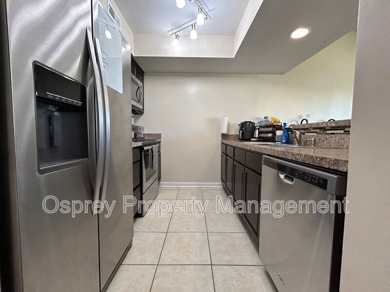 Welcome to this beautifully updated 3 bedroom, 2 bathroom ¨ASK ABOUT OUR ZERO DEPOSIT¨ - Photo 6