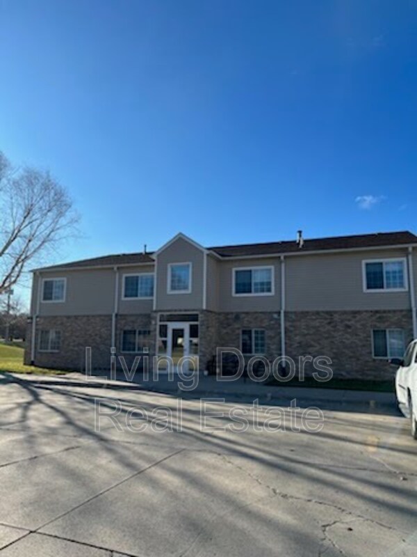 Bloomfield Condo: 603 S. Washington St #21