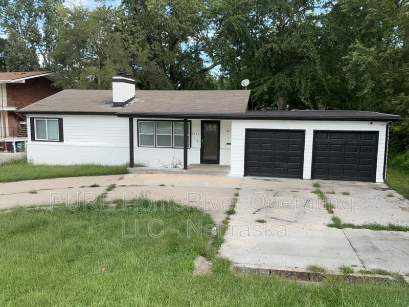 Omaha House: 5236 Ames Ave