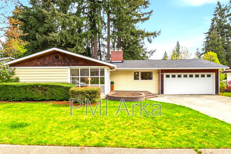 Redmond House: 7020 137th Ave NE