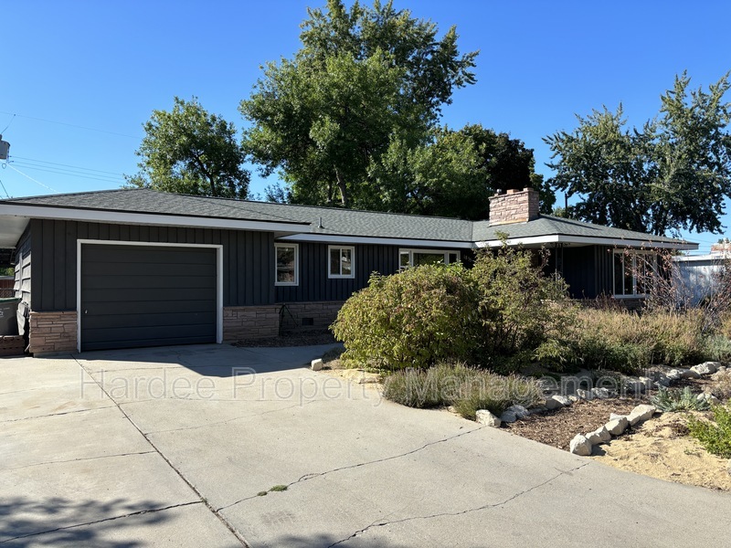 Boise House: 1835 S Broadmoor Dr