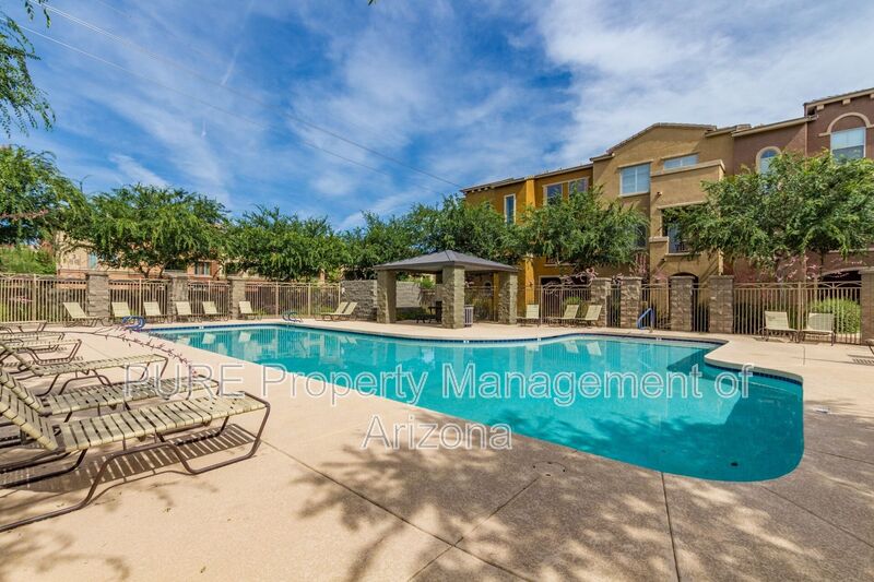 Chandler Townhome: 900 S 94th St
