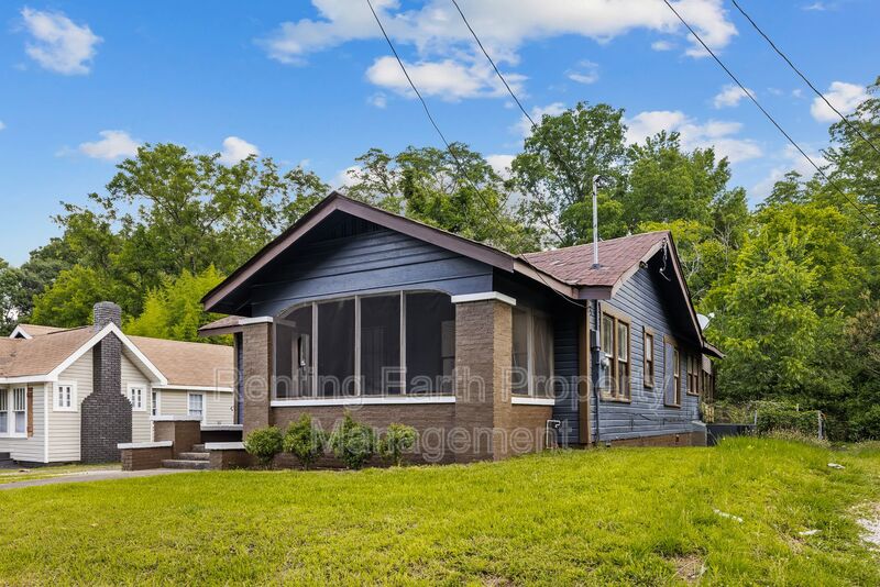 Birmingham House: 8215 Rugby Ave