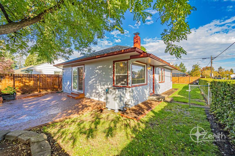 Vancouver House: 2502 Fairmount Ave