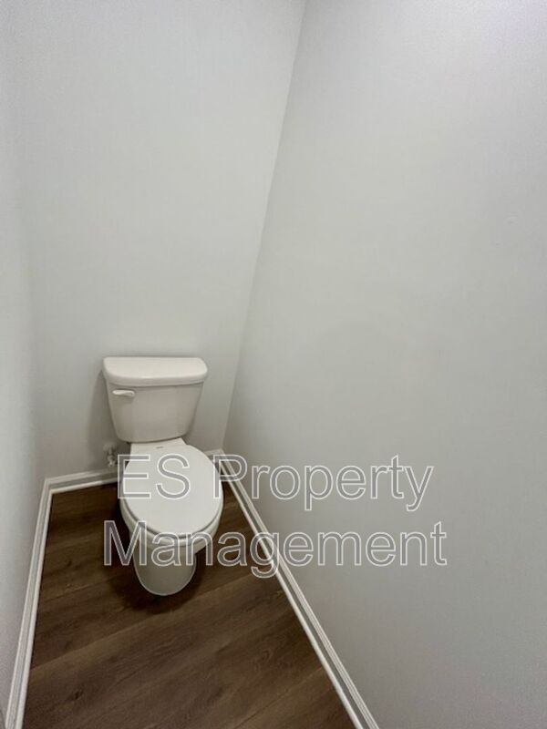 Beautiful, 2 Story Newly Built - 3 Bedroom, 2.5 Bath!  - Photo 18