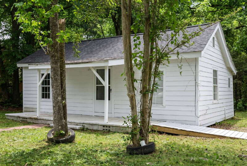 LaGrange House: 934 Motley Street