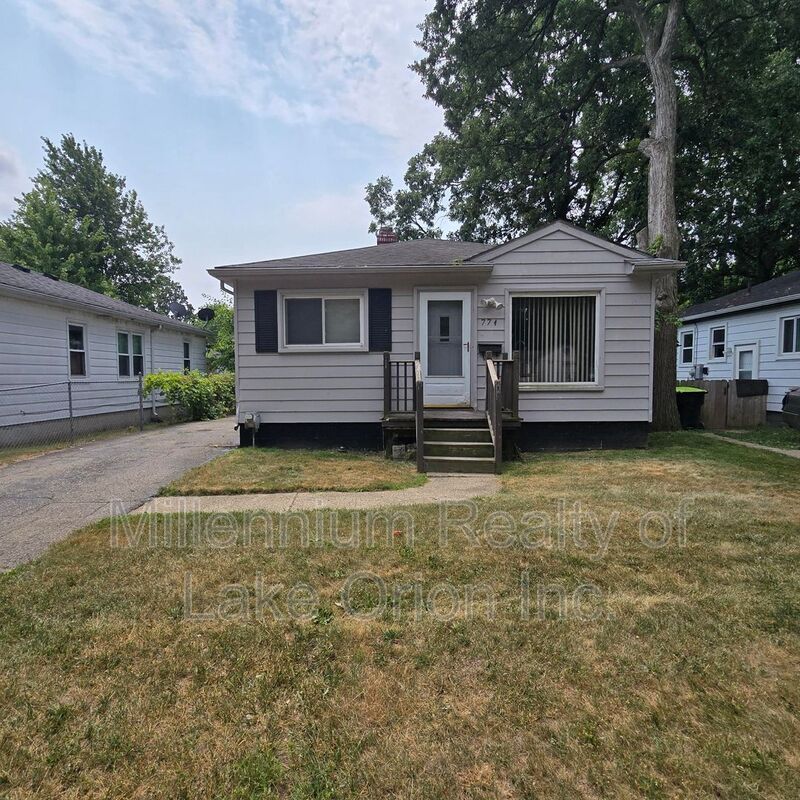 Pontiac House: 774 E Beverly Ave
