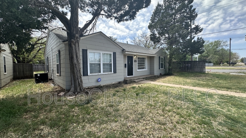 Lubbock House: 3319 26th St
