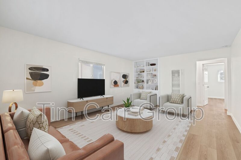 Costa Mesa Condo: 121 E Bay St