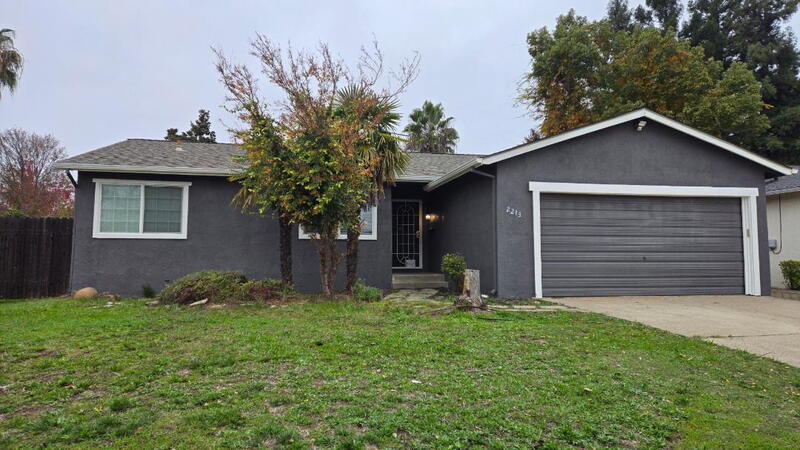 Roseville House: 2213 N Cirby Way