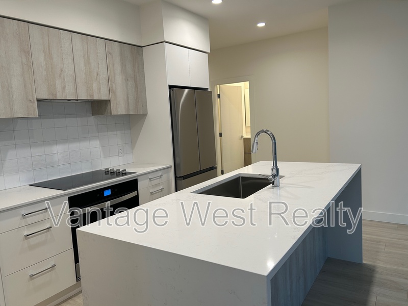 Kelowna Condo: 406-3699 Capozzi Rd